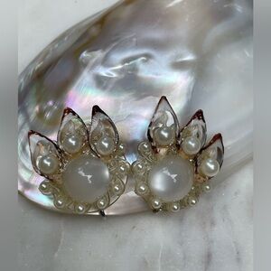 NIB Vintage Sea Shell 🐚 Clup On Earribgs/ Retro Pin-Up Style/Kitschy Sea Shells